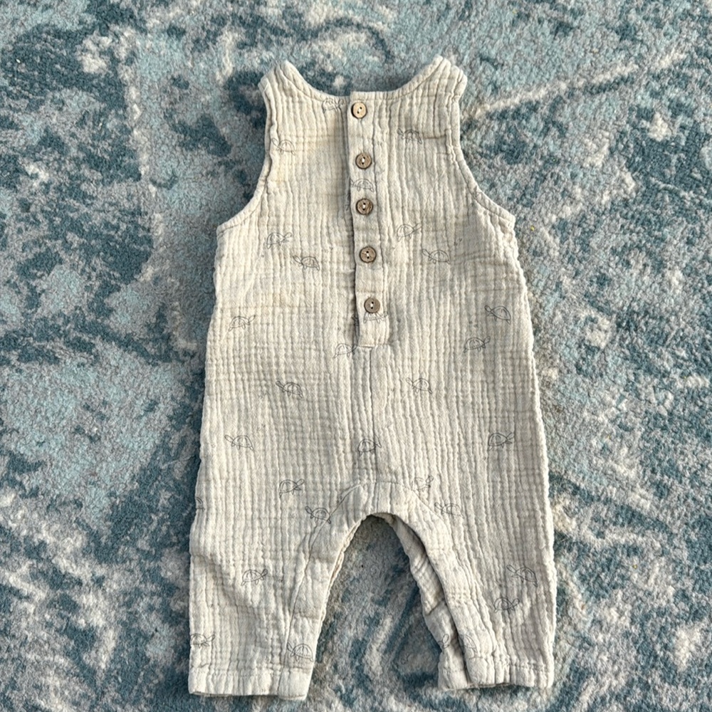 Rylee + Cru Turtle Button Jumpsuit, size 0-3m